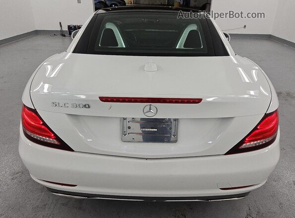 WDDPK3JA1JF155470 2018 MERCEDES-BENZ SLC White Widok tylnych siedzeń