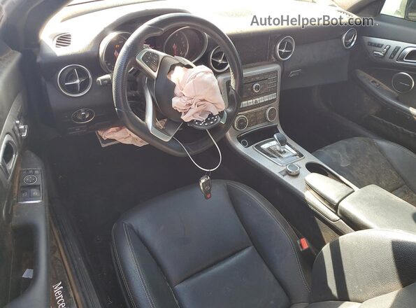 WDDPK3JA5HF139010 2017 MERCEDES-BENZ SLC Серый Вид панели приборов