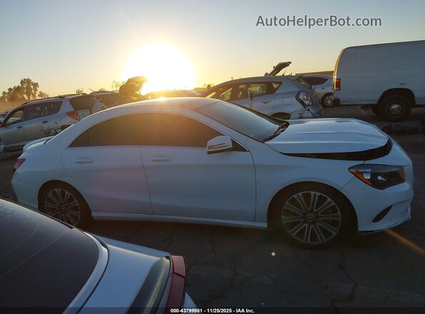 WDDSJ4EB2JN681165 2018 MERCEDES-BENZ CLA 250 White Vista interior trasera