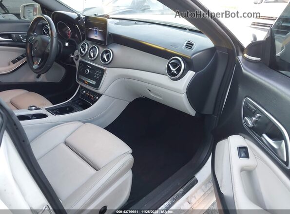 WDDSJ4EB2JN681165 2018 MERCEDES-BENZ CLA 250 White Vista interior delantera