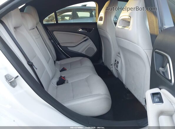 WDDSJ4EB2JN681165 2018 MERCEDES-BENZ CLA 250 White Vista de la etiqueta del VIN