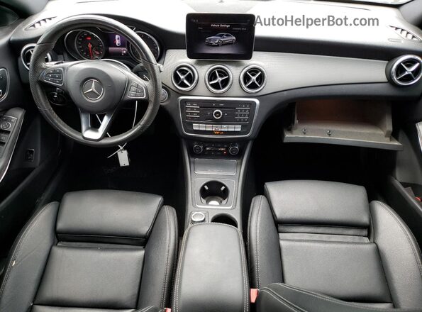 WDDSJ4EB6KN699377 2019 MERCEDES-BENZ CLA-CLASS Black Widok deski rozdzielczej