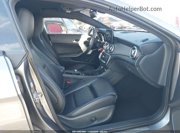 WDDSJ4EB6KN758234 2019 MERCEDES-BENZ CLA 250 Black Вид салону спереду