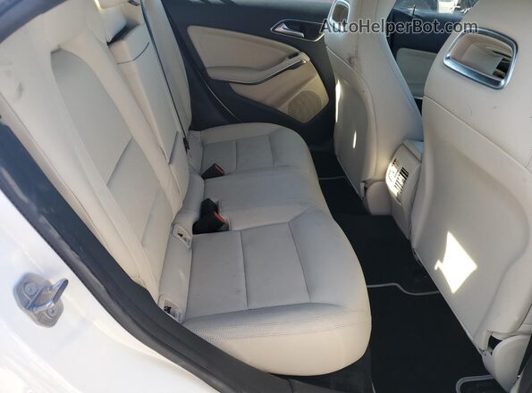 WDDSJ4EB9KN752444 2019 MERCEDES-BENZ CLA-CLASS White Вид задніх сидінь
