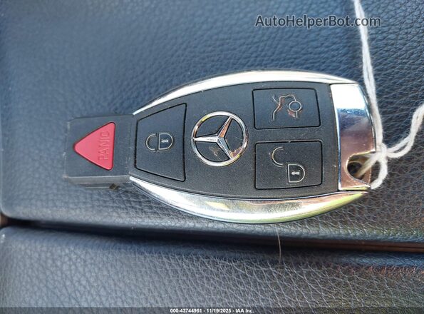 WDDWK4KB3JF631792 2018 MERCEDES-BENZ C-CLASS Красный Вид панели приборов