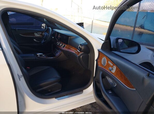 WDDZF4JBXKA580776 2019 MERCEDES-BENZ E-CLASS White Вид салону спереду