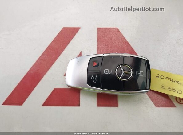 WDDZF8DB6LA715045 2020 MERCEDES-BENZ E-CLASS Red Vista del salpicadero