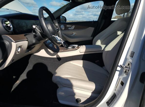 WDDZF8EB3LA699420 2020 MERCEDES-BENZ E White Вид салону спереду