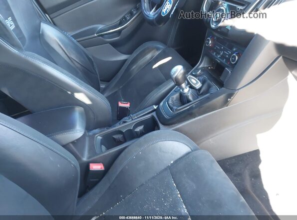 WF0DP3TH9H4123247 2017 FORD FOCUS RS White Front interior view