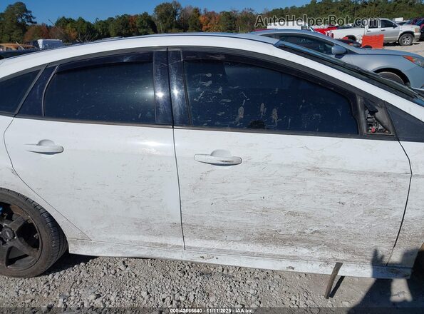 WF0DP3TH9H4123247 2017 FORD FOCUS RS White Rear interior view