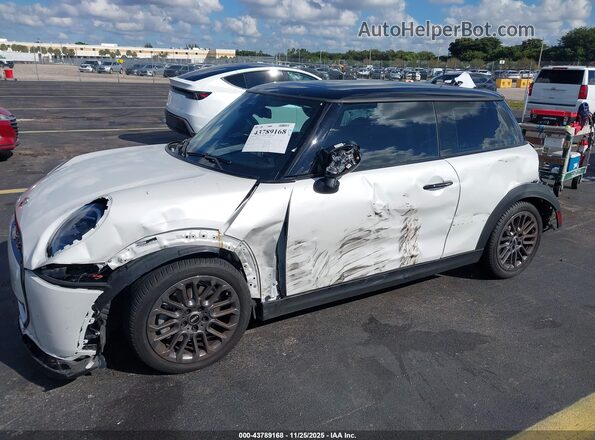 WMW23GD06S2W44996 2025 MINI HARDTOP White Vista frontal