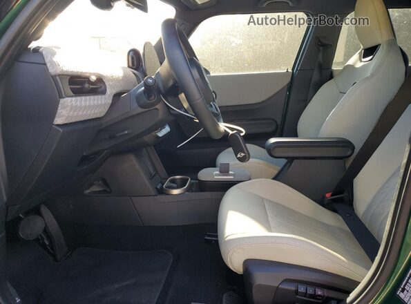 WMW53GD05S2W74357 2025 MINI COOPER Green Vista interior delantera