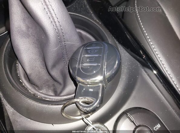 WMWLU1C56K2F30222 2019 MINI CLUBMAN Gray Dashboard view