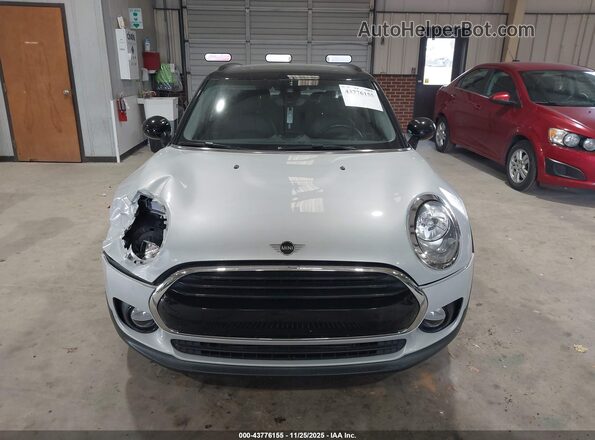 WMWLU1C56K2F30222 2019 MINI CLUBMAN Gray Rear interior view