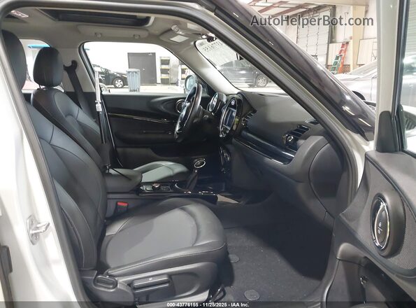 WMWLU1C56K2F30222 2019 MINI CLUBMAN Gray Front interior view