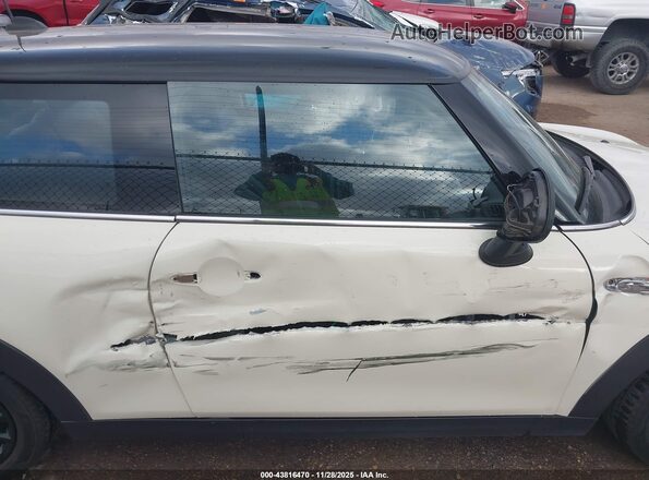 WMWXP7C38H2A45700 2017 MINI HARDTOP White Widok wnętrza z tyłu
