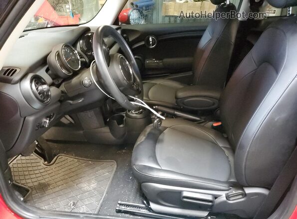 WMWXR3C05L2M53831 2020 MINI COOPER Red Widok wnętrza z przodu