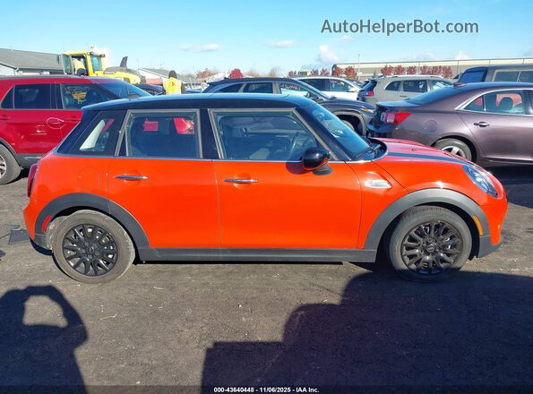 WMWXU7C07L2M08900 2020 MINI HARDTOP Оранжевый Вид задней части салона