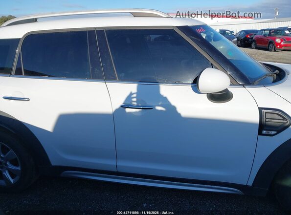 WMZYS7C3XH3E06702 2017 MINI COUNTRYMAN White Vista interior trasera