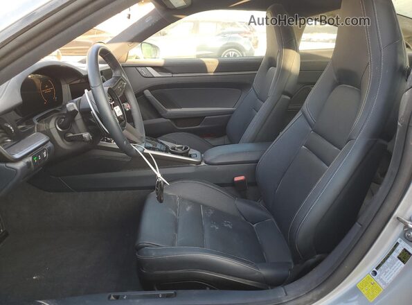 WP0AA2A94SS206147 2025 PORSCHE 911 Серебряный Вид салона спереди