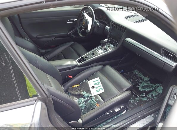 WP0AA2A97HS106276 2017 PORSCHE 911 Silver Widok wnętrza z przodu