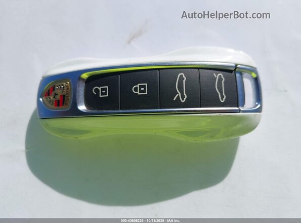 WP0AA2Y15PSA14648 2023 PORSCHE TAYCAN White Առջևի վահանակի տեսք