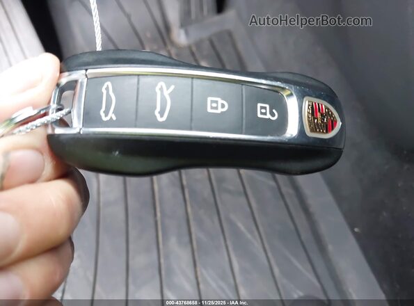 WP0AA2Y16NSA15577 2022 PORSCHE TAYCAN Gray Առջևի վահանակի տեսք