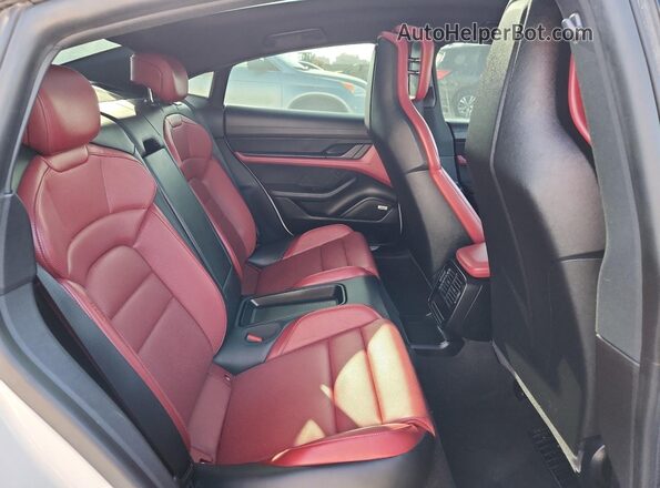 WP0AB2Y11MSA44545 2021 PORSCHE TAYCAN White Widok tylnych siedzeń