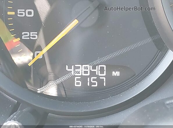 WP0AC2A8XGK191243 2016 PORSCHE CAYMAN Желтый Панорамный вид салона 360°