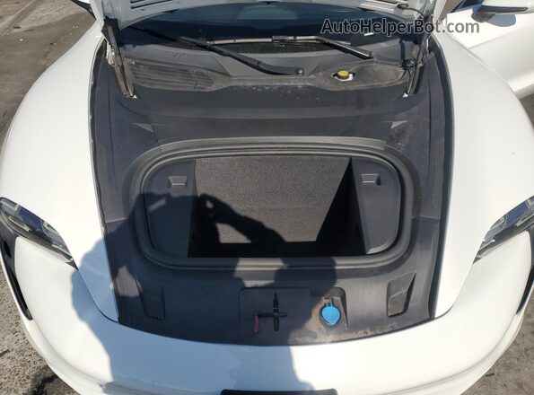 WP0AC2Y15LSA71047 2020 PORSCHE TAYCAN White უკანა სალონის ხედი