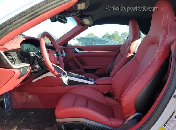 WP0CA2A91SS235646 2025 PORSCHE 911 White Vista interior delantera