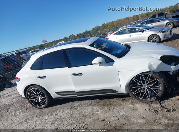 WP1AA2A50NLB10218 2022 PORSCHE MACAN White Vista interior trasera