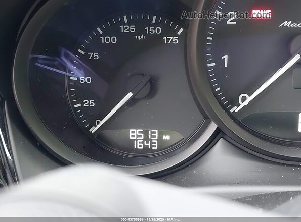 WP1AA2A54SLB04630 2025 PORSCHE MACAN Light Blue Панорамный вид салона 360°