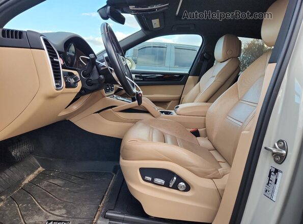 WP1AA2AY1LDA09688 2020 PORSCHE CAYENNE Beige წინა სალონის ხედი