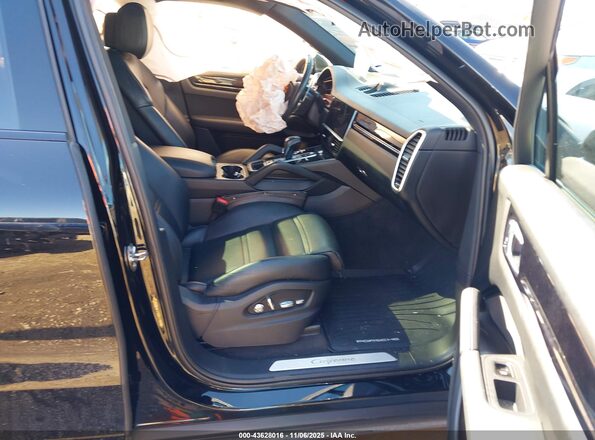 WP1AA2AY1LDA10016 2020 PORSCHE CAYENNE Черный Вид салона спереди