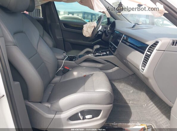 WP1AA2AY2LDA09196 2020 PORSCHE CAYENNE White Вид салону спереду