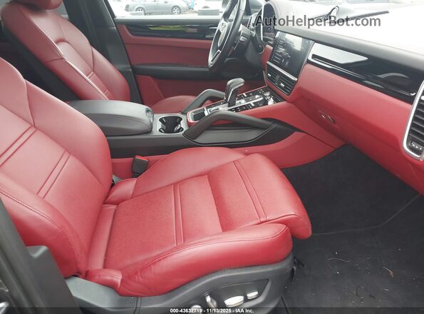 WP1AA2AY4LDA05098 2020 PORSCHE CAYENNE Серый Вид салона спереди