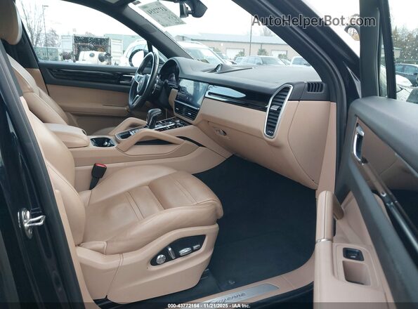 WP1AA2AY4LDA06672 2020 PORSCHE CAYENNE Blue Widok wnętrza z przodu