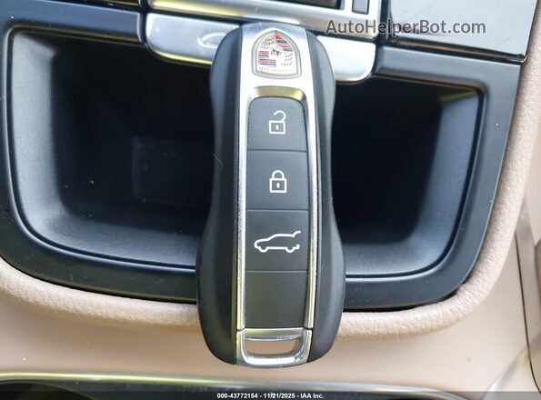 WP1AA2AY4LDA06672 2020 PORSCHE CAYENNE Blue Widok deski rozdzielczej