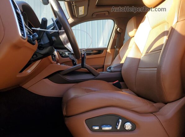 WP1AA2AY6LDA09993 2020 PORSCHE CAYENNE Brown Սալոնի դիմացի տեսք