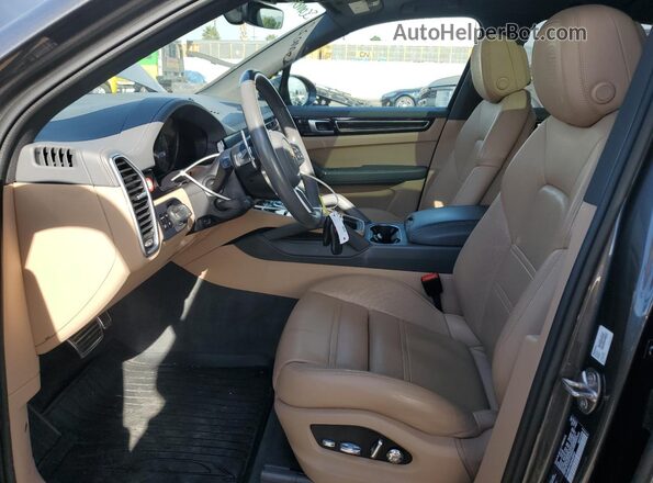 WP1AB2AY4MDA28931 2021 PORSCHE CAYENNE Gray Widok wnętrza z przodu