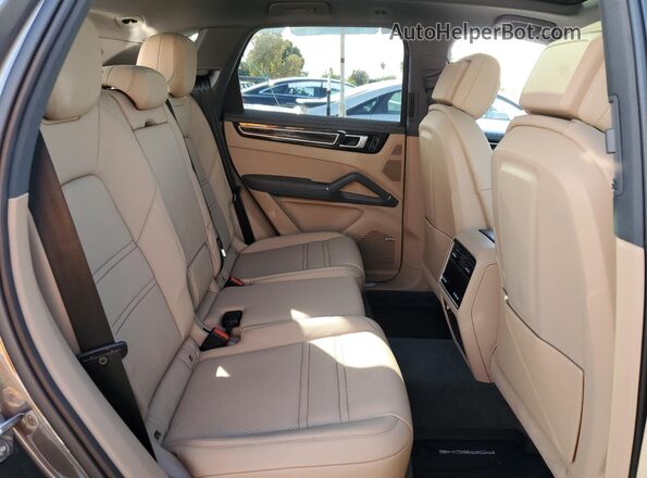 WP1AB2AY4MDA28931 2021 PORSCHE CAYENNE Gray Widok wnętrza z tyłu