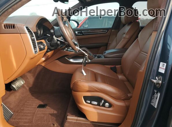 WP1AF2AY8LDA39210 2020 PORSCHE CAYENNE Синий Вид салона спереди