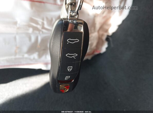 WP1AG2A58PLB39936 2023 PORSCHE MACAN Серебряный Вид панели приборов
