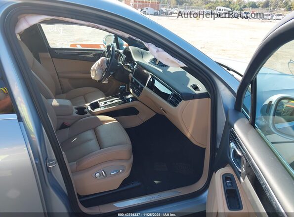 WP1AG2A58PLB39936 2023 PORSCHE MACAN Серебряный Вид салона спереди