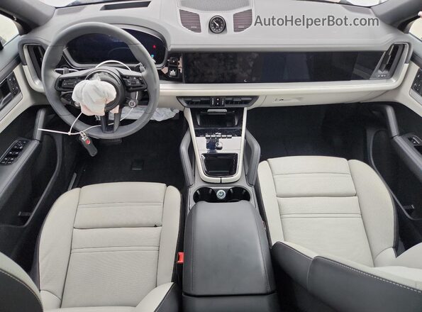 WP1BA2AYXSDA30882 2025 PORSCHE CAYENNE Gray Առջևի վահանակի տեսք