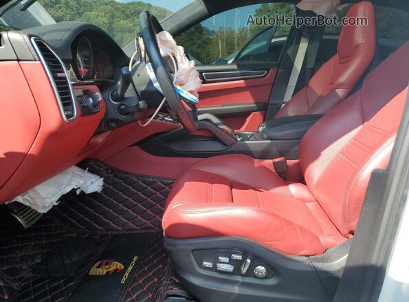 WP1BG2AYXMDA49546 2021 PORSCHE CAYENNE White Widok wnętrza z przodu