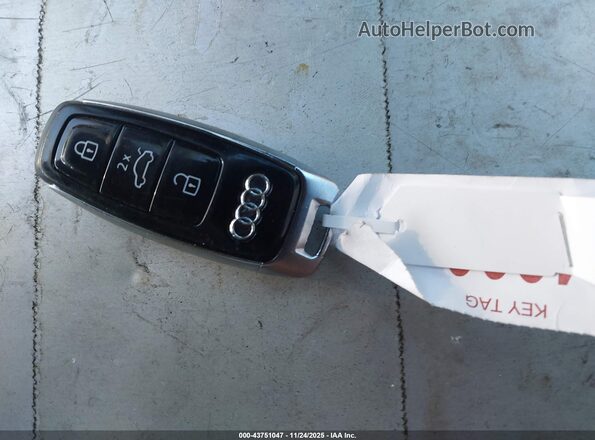 WUAPCBF20MN902993 2021 AUDI RS7 Gray Vista del salpicadero