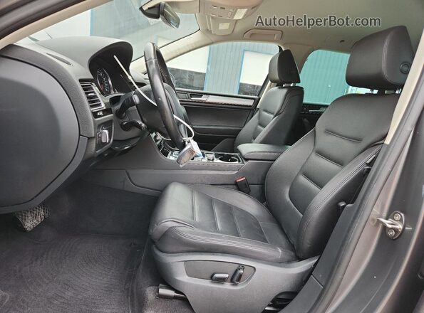 WVGEF7BP7HD003906 2017 VOLKSWAGEN TOUAREG Charcoal 