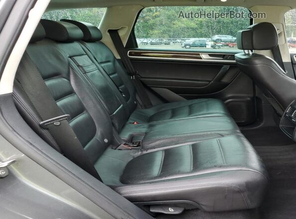 WVGEF9BP0GD010643 2016 VOLKSWAGEN TOUAREG Gray უკანა სალონის ხედი